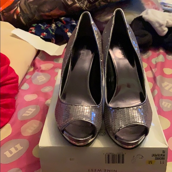 Silver heels!!! - Picture 5 of 6